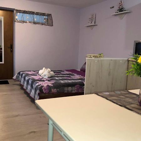 Comfy Studio Apartment By The Flower Market 바르나 외부 사진
