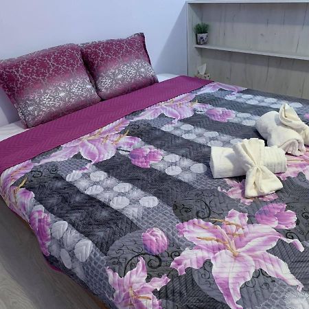 Comfy Studio Apartment By The Flower Market 바르나 외부 사진