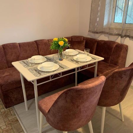 Comfy Studio Apartment By The Flower Market 바르나 외부 사진