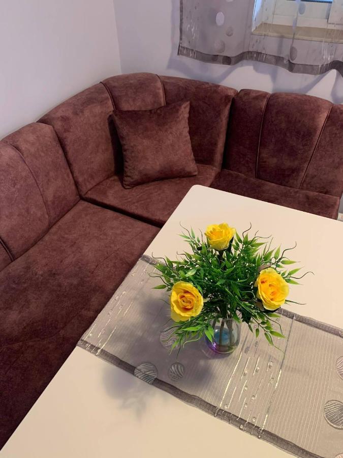 Comfy Studio Apartment By The Flower Market 바르나 외부 사진