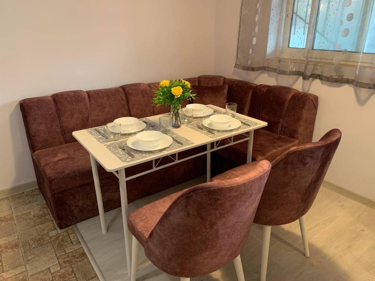 Comfy Studio Apartment By The Flower Market 바르나 외부 사진